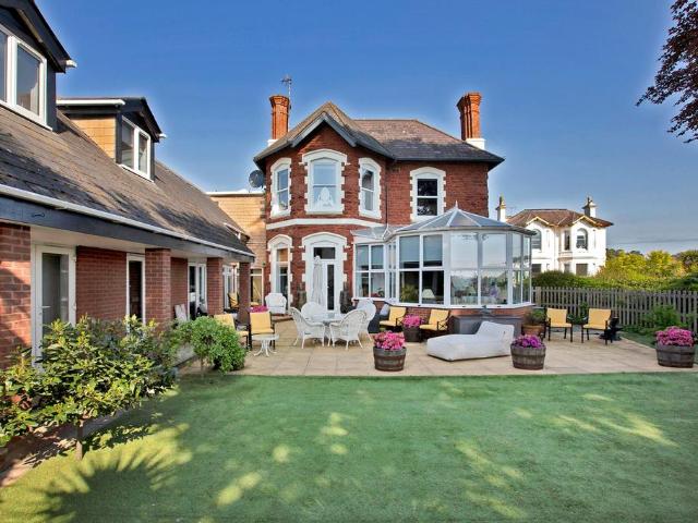 7 bedroom villa for sale