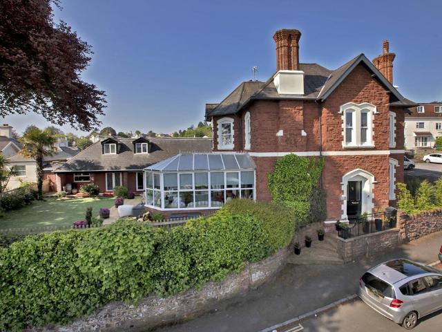 7 bedroom villa for sale