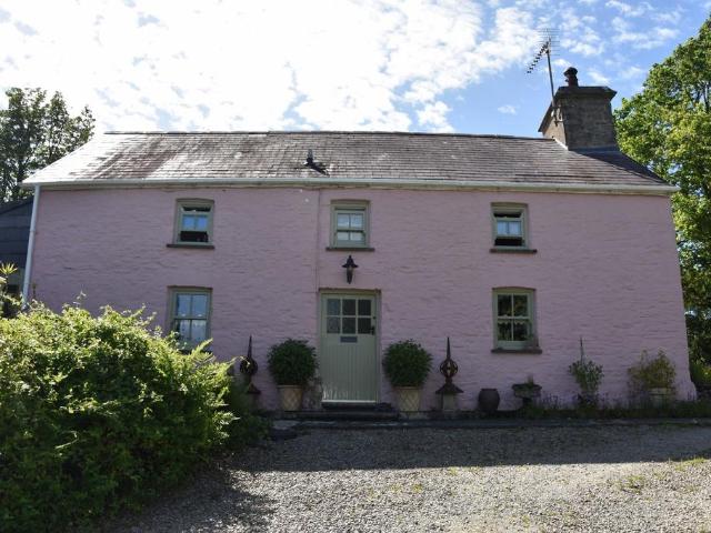 7 bedroom village house for sale