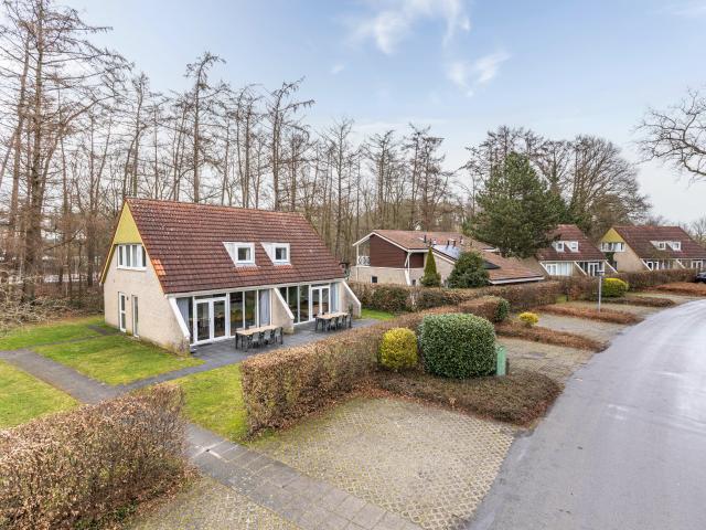7 bedrooms Huurwoning Surface Area: 178m2