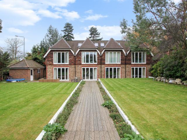 7 Bedrooms House detached for Rent in Warren Road | Foxtons