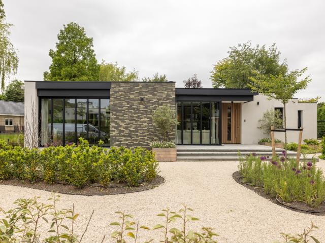 7 bedrooms vrijstaande woning Surface Area: 249m2
