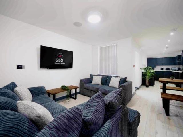 7 Beds 2 Baths
