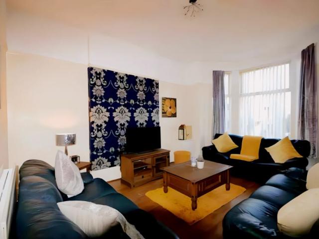 7 Beds 2 Baths