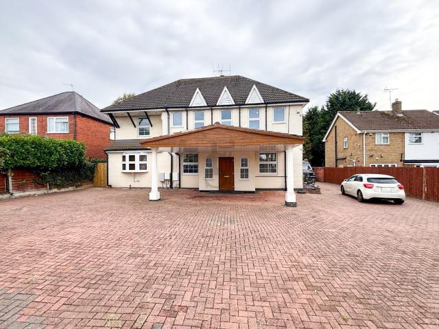 7 beds detached house for rent