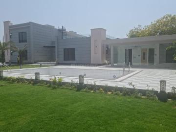 7 BHK Villa in Chhattarpur for resale New Delhi. The reference number is 9455344