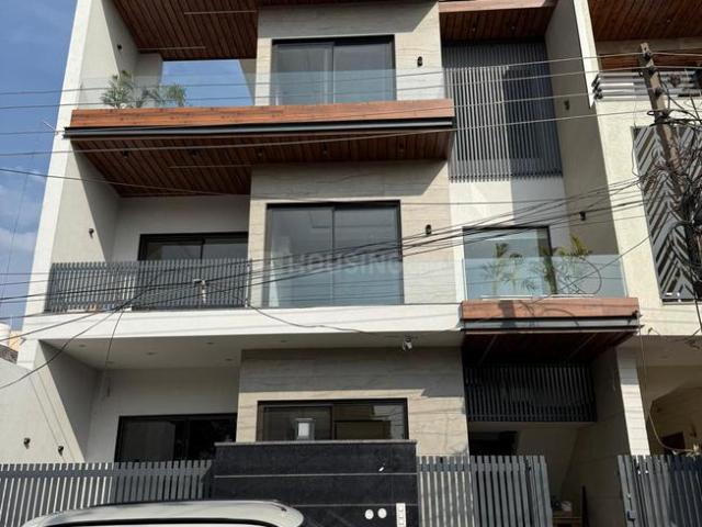 7 BHK Villa in Lohgarh for resale Zirakpur. The reference number is 20657220