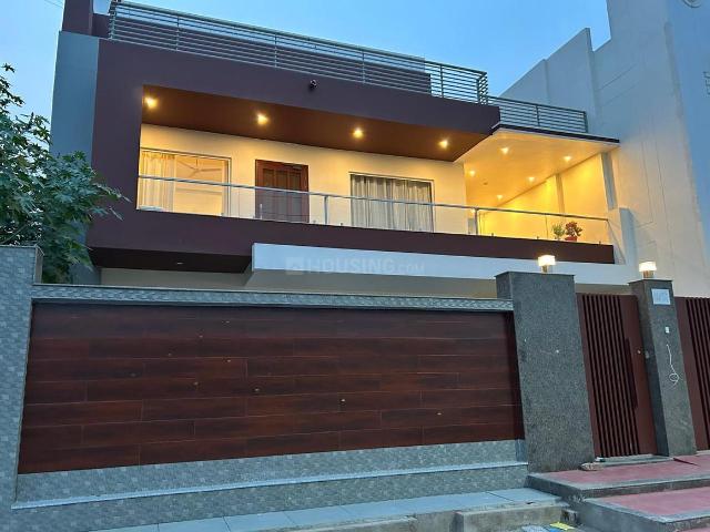 7 BHK Villa in Roberts Lines for resale Lucknow. The reference number is 21273074