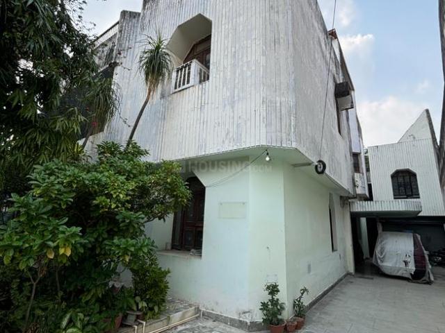 7 BHK Villa in Sunderpur for resale Varanasi. The reference number is 21372551