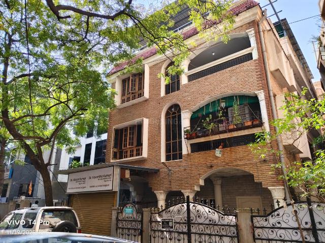 7 BHK Independent House in Banjara Hills for resale Hyderabad. The reference number is 18975767