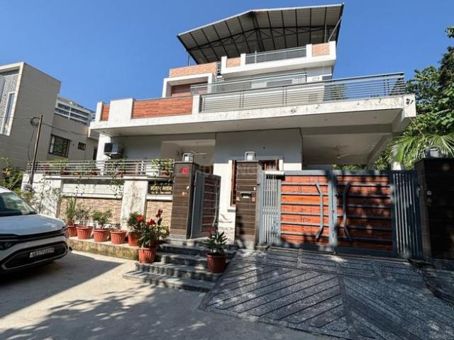 7 BHK Independent House in Canal Road for resale Dehradun. The reference number is 20933512