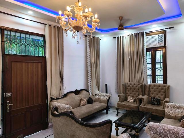 7 BHK Independent House in DLF Phase 1 for resale Gurgaon. The reference number is 20637492