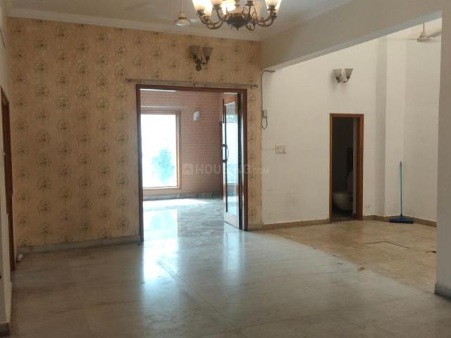 7 BHK Independent House in Gomti Nagar for rent Lucknow. The reference number is 20976898