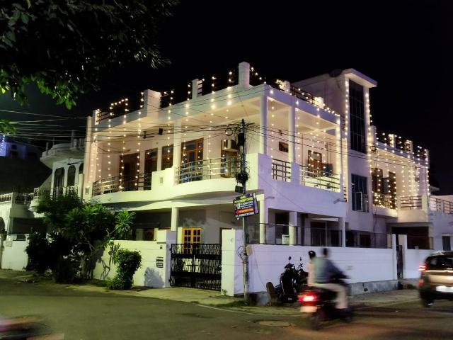 7 BHK Independent House in Gomti Nagar for resale Lucknow. The reference number is 20047831