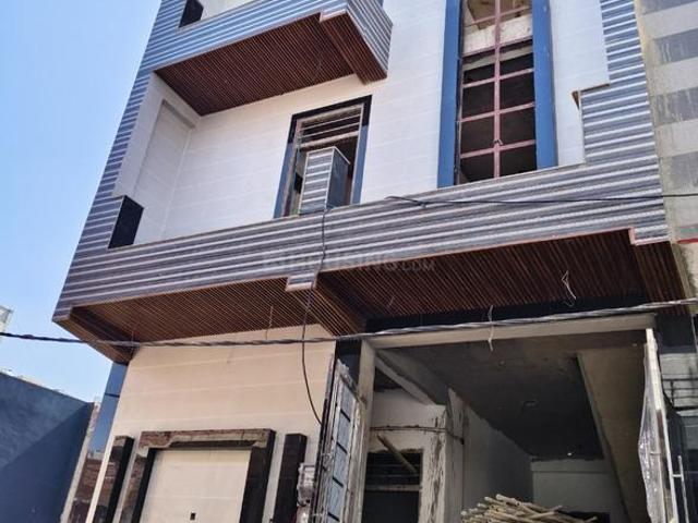 7 BHK Independent House in Govindpuram for resale Ghaziabad. The reference number is 19981419