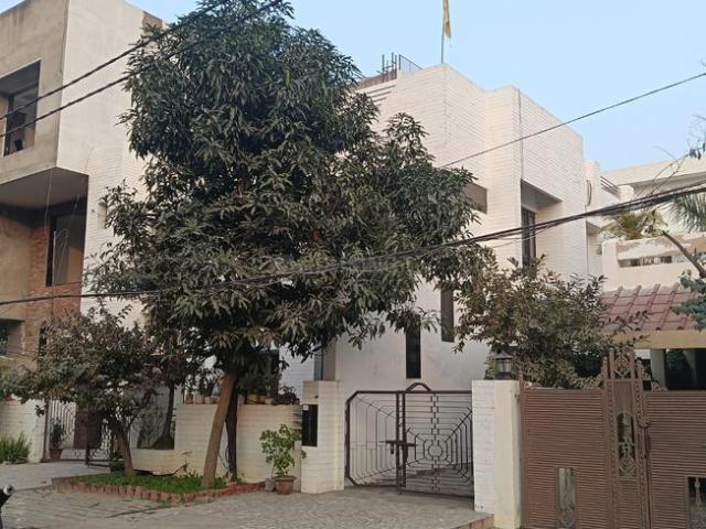 7 BHK Independent House in Hazratganj for resale Lucknow. The reference number is 20289195
