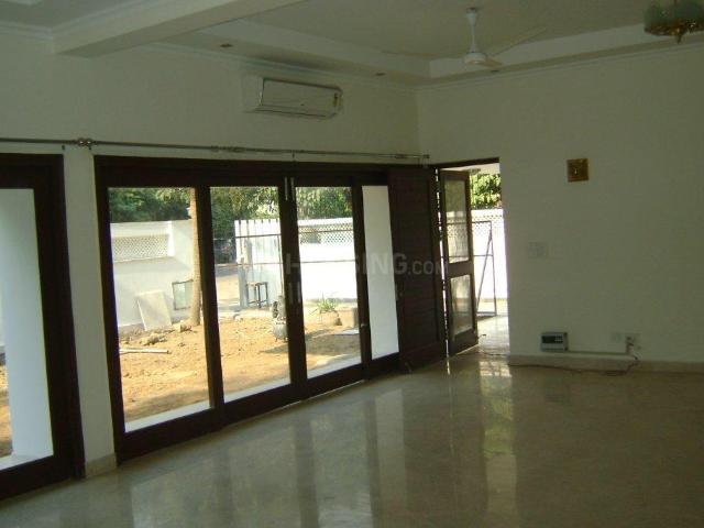 7 BHK Independent House in Maharani Bagh for resale New Delhi. The reference number is 21026431