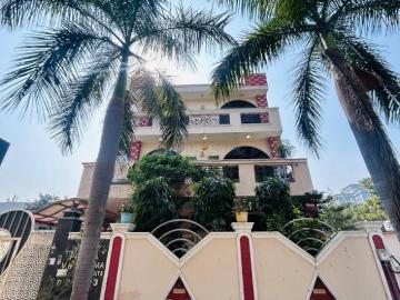 7 BHK Independent House in Phi III for resale Greater Noida. The reference number is 20157117