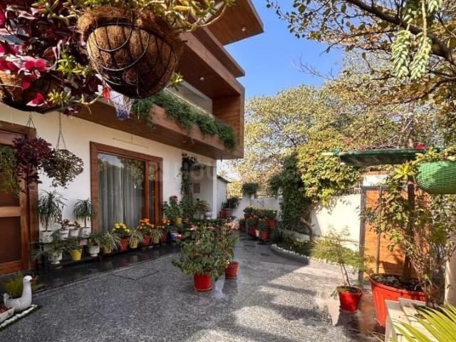 7 BHK Independent House in Rajpur Road for resale Dehradun. The reference number is 19754669
