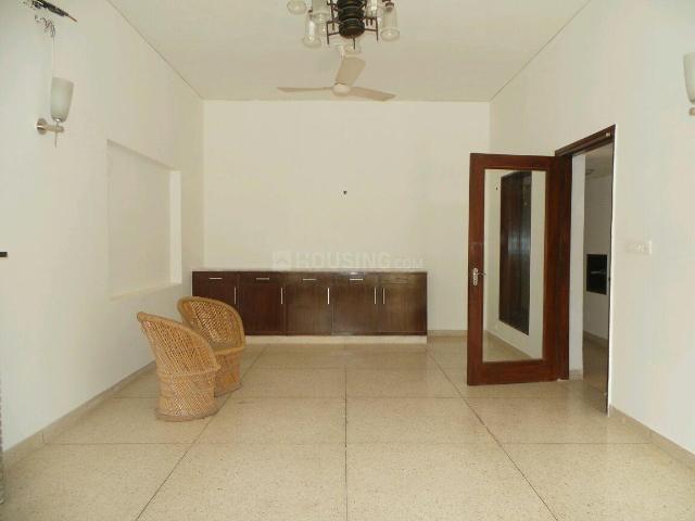 7 BHK Independent House in Safdarjung Enclave for resale New Delhi. The reference number is 21037976