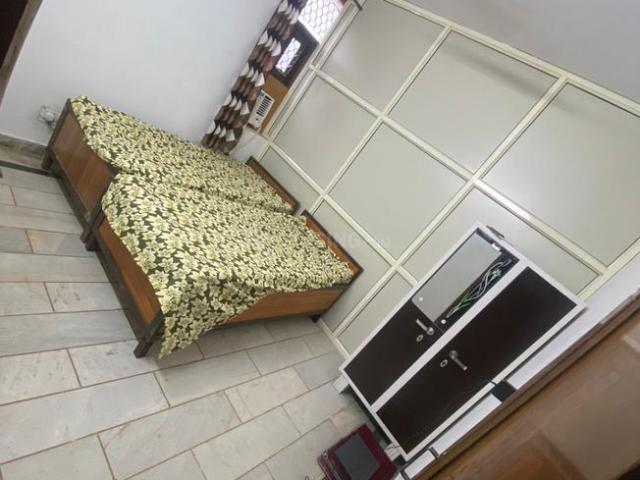 7 BHK Independent House in Sector 11 Rohini for resale New Delhi. The reference number is 11647369