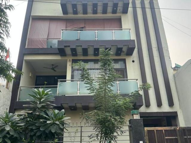 7 BHK Independent House in Sector 36 for resale Noida. The reference number is 19964663