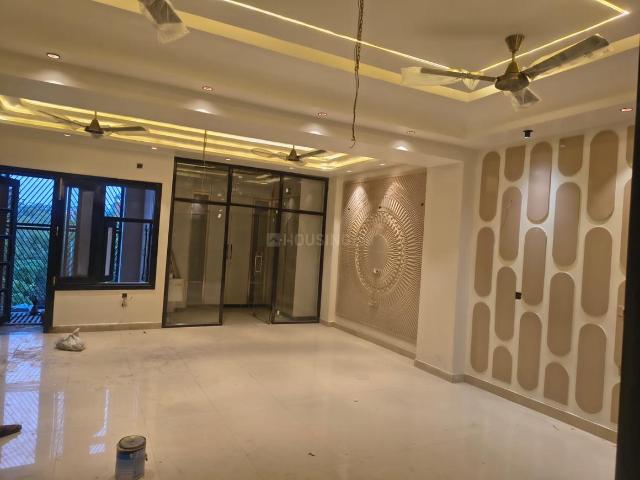 7 BHK Independent House in Sector 40 for resale Noida. The reference number is 21206461