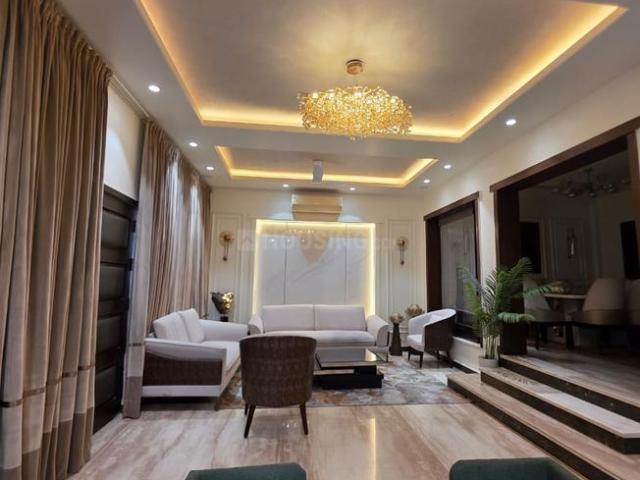 7 BHK Independent House in Sector 48 for resale Noida. The reference number is 19907317