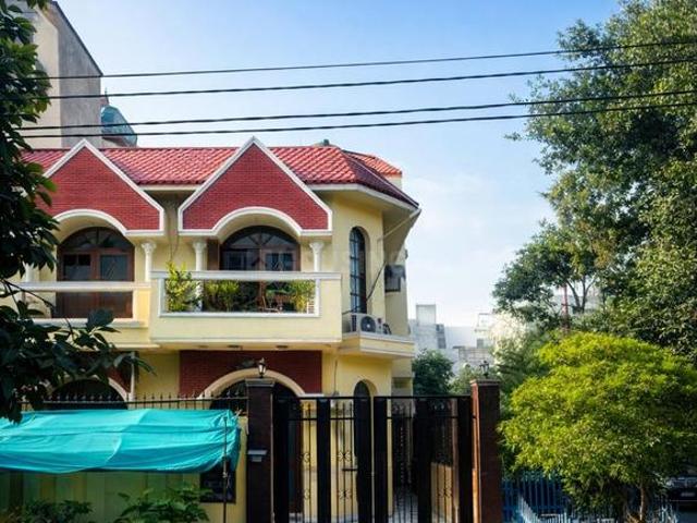 7 BHK Independent House in Sector 50 for resale Noida. The reference number is 20830753
