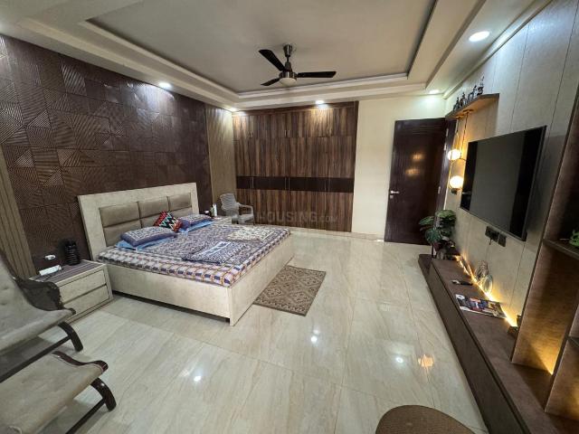 7 BHK Independent House in Sector 56 for resale Gurgaon. The reference number is 21249376