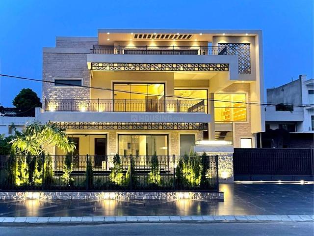 7 BHK Independent House in Sector 60 for resale Mohali. The reference number is 19809700
