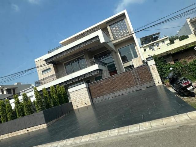 7 BHK Independent House in Sector 60 for resale Mohali. The reference number is 20888596