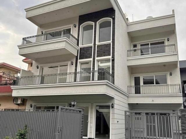 7 BHK Independent House in Sector 61 for resale Mohali. The reference number is 19809525