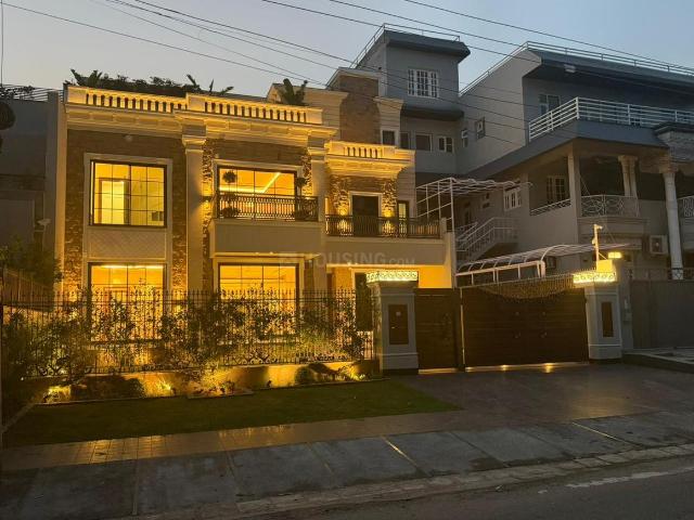 7 BHK Independent House in Sector 69 for resale Mohali. The reference number is 21093009
