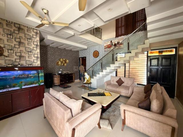 7 BHK Independent House in Sector 9 for resale Faridabad. The reference number is 21024957