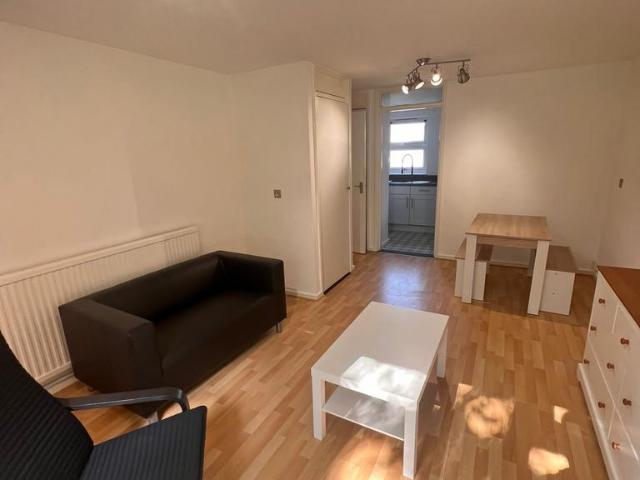 7 Blenheim View, Woodhouse LS2 2 bed flat to rent £1,199 pcm £277 pw