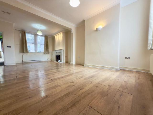 7 Blyth Place, Luton LU1, 3 bed semi detached house to rent, £1,650 pcm | PrimeLocation