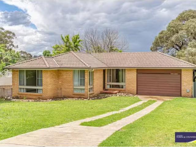 7 Bonnar Street, ARMIDALE House for rent Listed by Phuong Ngu.