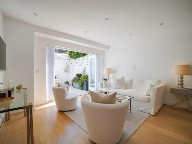 7 Boyne Terrace Mews, London, W11 3LR, United Kingdom | 4 bed house for rent #137932680 | Rentberry
