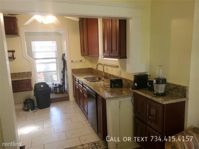 7 BR, 2 BA Apartment 1115 White St, Ann Arbor, MI 48104