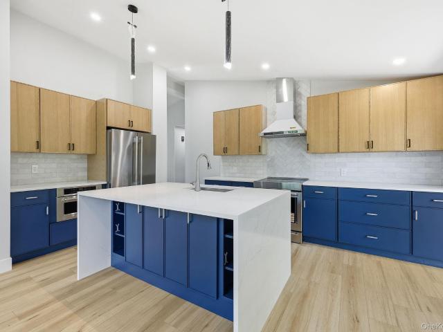 7 Brookdell Drive