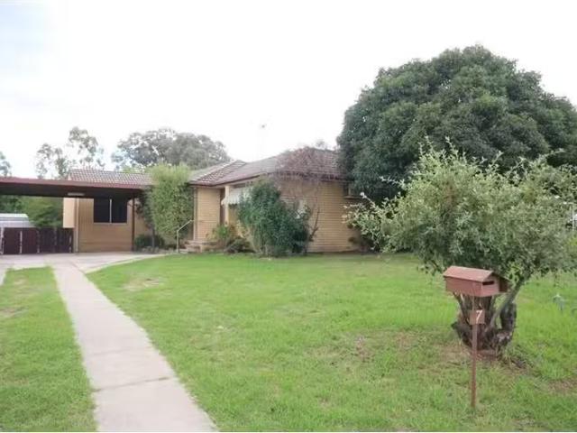7 Curringa Place, Lavington House for rent Listed by Melissa.
