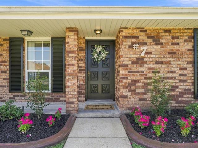 7 Caddo Court