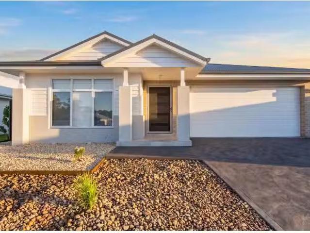 7 Caudalie Street, Bellbird House for rent Listed by Tayla Wi.