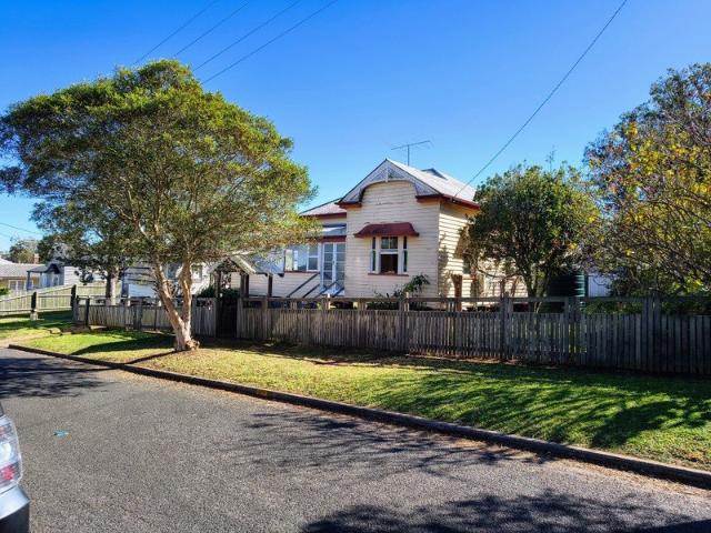 7 Chamberlain Street North Toowoomba