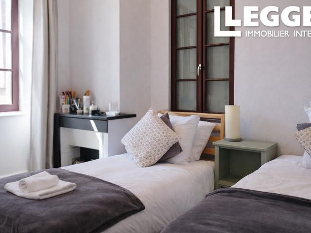 7 chambres, 6 salles de bain chambre d'hôte dans un beau village pyrénéen
