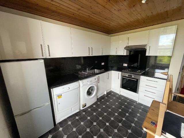 7 Cross Lane, Dundee DD1, 3 bed flat to rent, £1,100 pcm | PrimeLocation