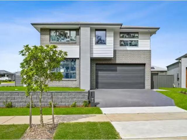 7 Dublin Drive, CHISHOLM House for rent Listed by Chantelle P.