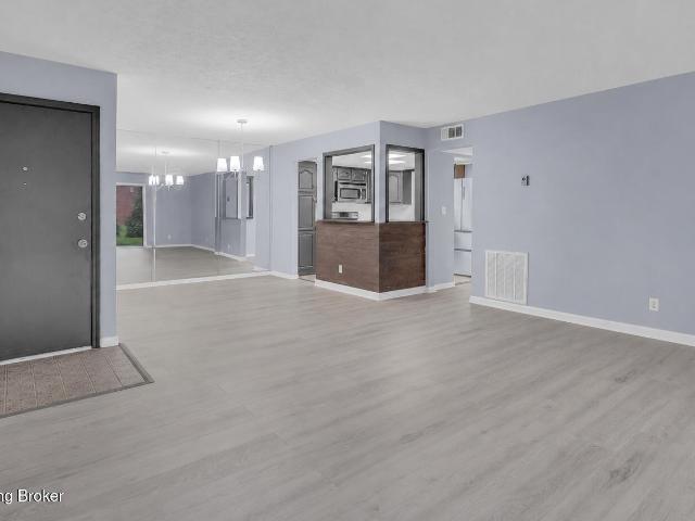 7 Dupont Way 2