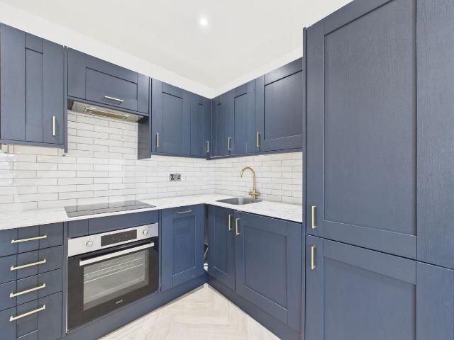 7 Dyke Road, Brighton BN1, 2 bed flat to rent, £1,700 pcm | PrimeLocation